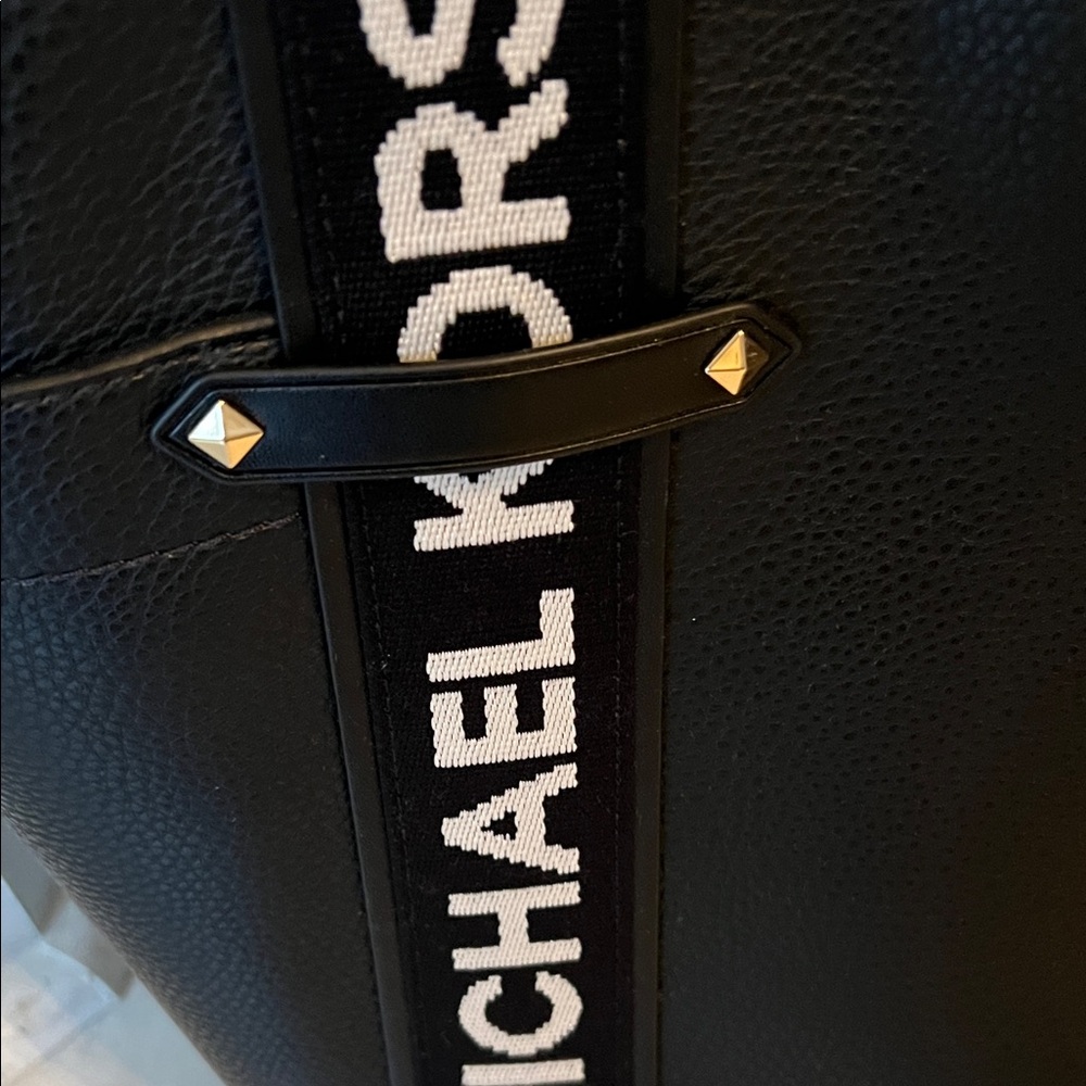 Michael Kors Maeve large open tote - Picture 3 of 7